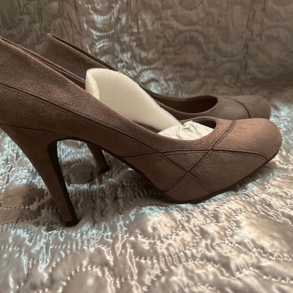 Naturalizer Suede shoes